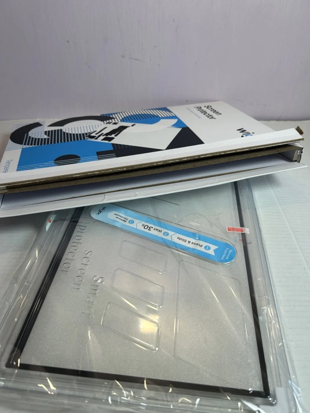 Wigoo Screen Protector tempered‎ glass.